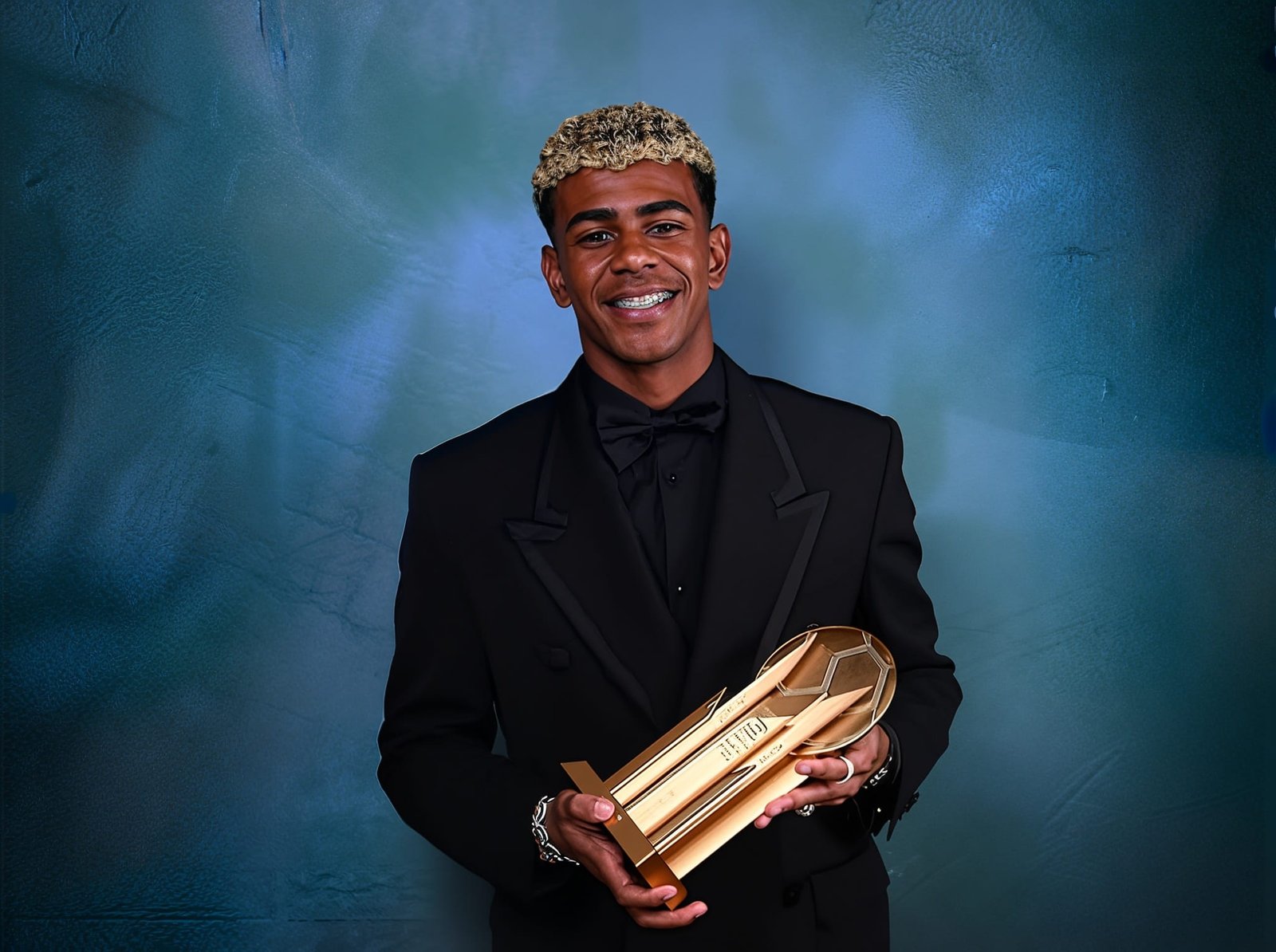 Lamine Yamal with Kopa Trophy 2025